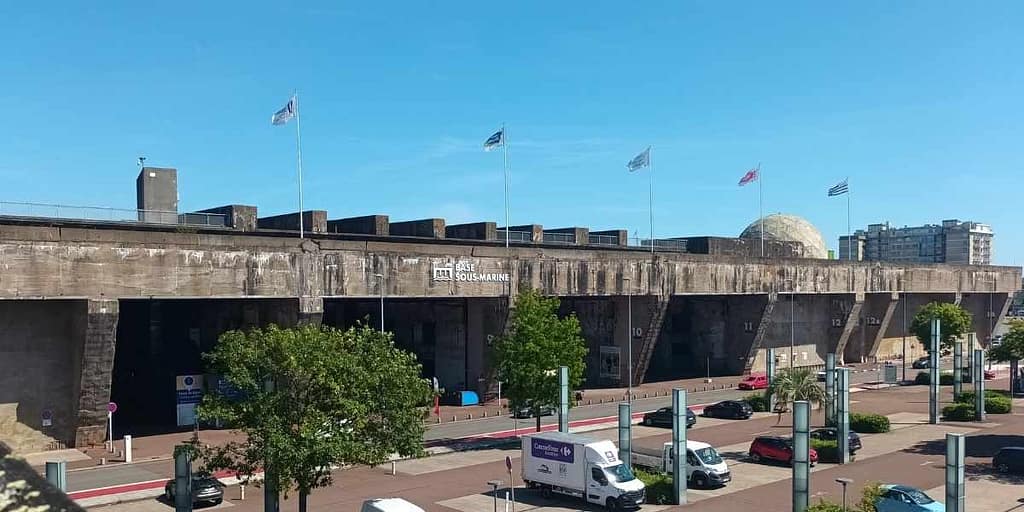 vue sur la base sous marine de Saint-Nazaire en Loire-Atlantique
