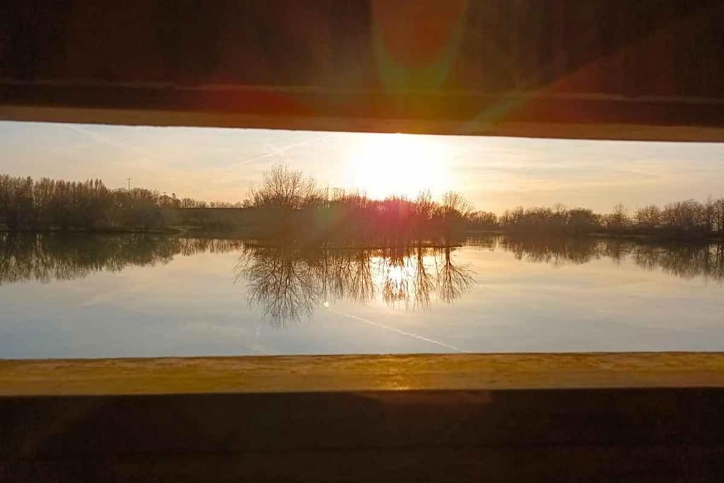 vue sur le plan d'eau de la côte à Cordemais de l'observatoire ornithologique