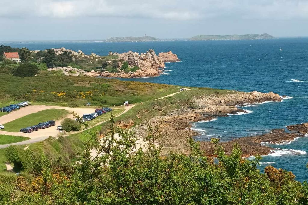Point de vue du Turquet de Beauregard sur le sentier du GR34, côte de Granit Rose