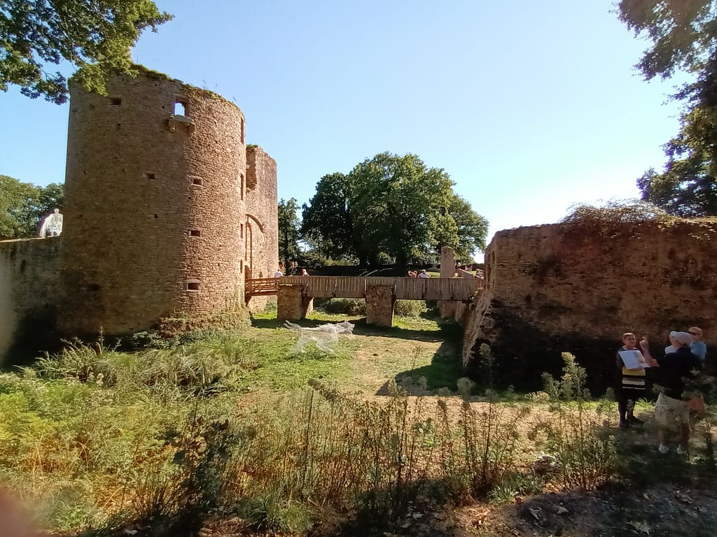 Visite Guidée avec mon chien au Château de Ranrouët à Herbignac en Loire-Atlantique