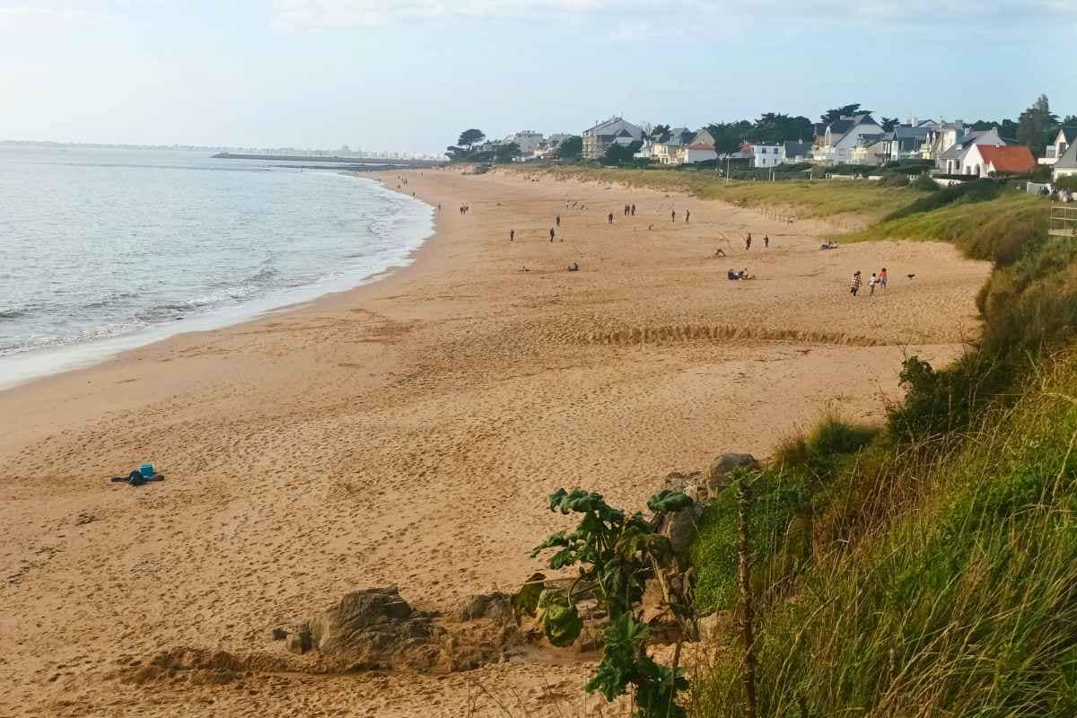 Patrimoine & Sites Culturels avec son chien : vue sur la plage de Bonne Source à Pornichet lors d'une balade au blockhaus de pornichet avec mon chien