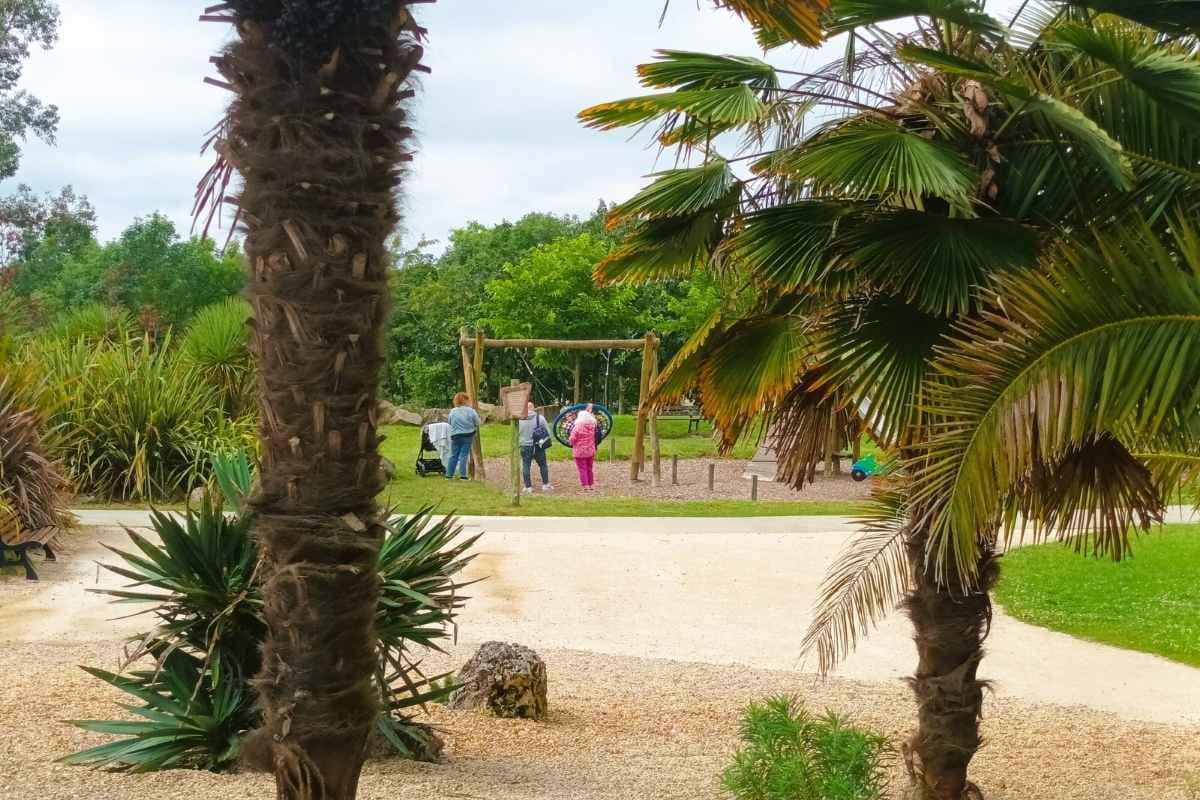 Parcs et Jardins avec son chien : aire de jeu à côté du jardin méditerranéen au parc de la carrière à Saint-Herblain