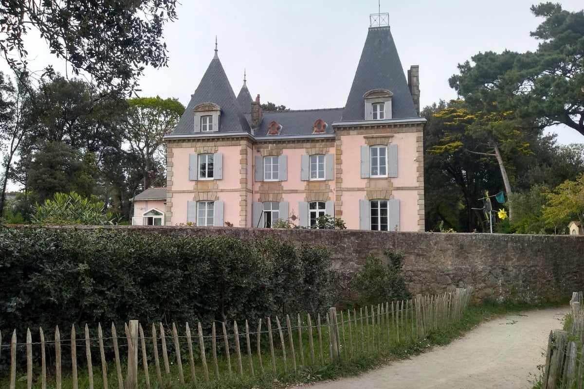 Les plages de Loire-Atlantique avec son chien : château de Saint-Marc vu du sentier côtier près de la plage Monsieur Hulot