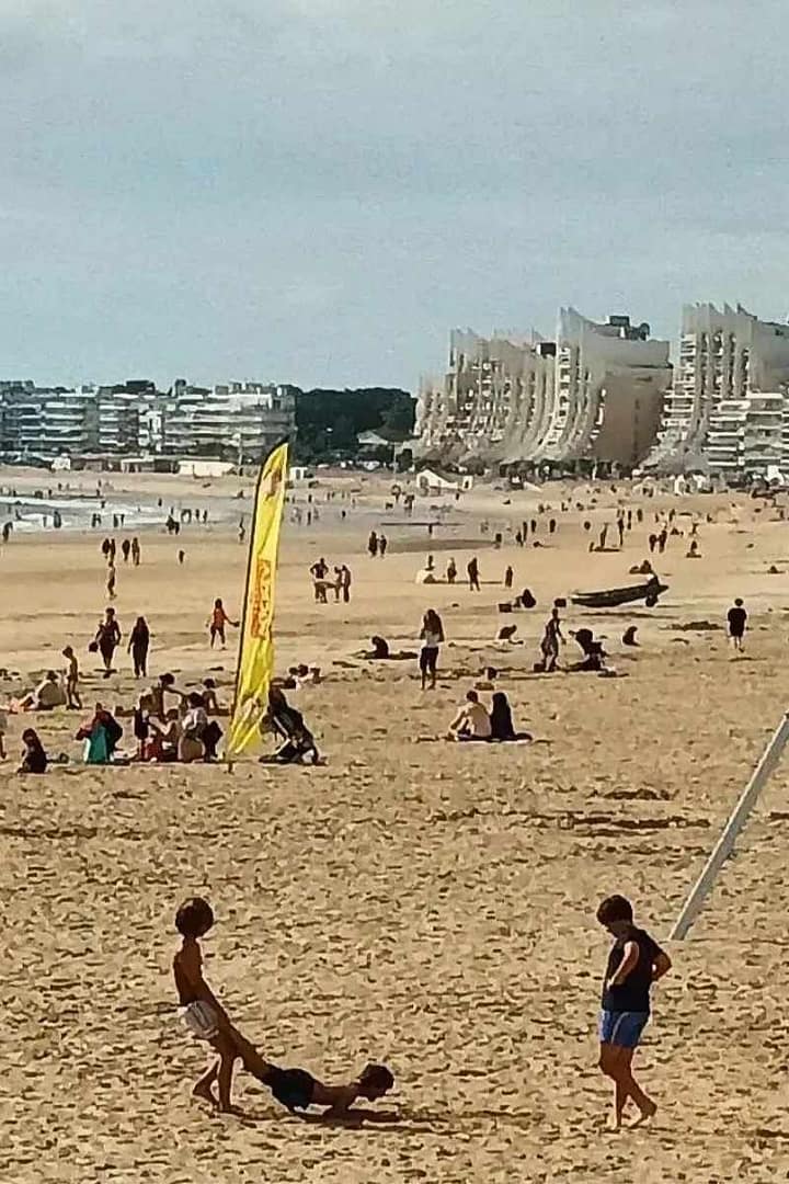 familles profitant de la plage des Libraires à Pornichet pendant l'été