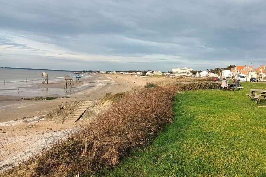 Plages de Loire-Atlantique avec son chien : vue sur Tharon Plage et son aire de Pique-nique