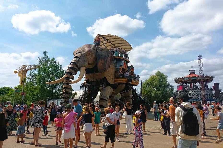 Inspirations et séjours avec son chien : Éléphant mécanique vu lors de notre visite à Nantes avec nos chiens